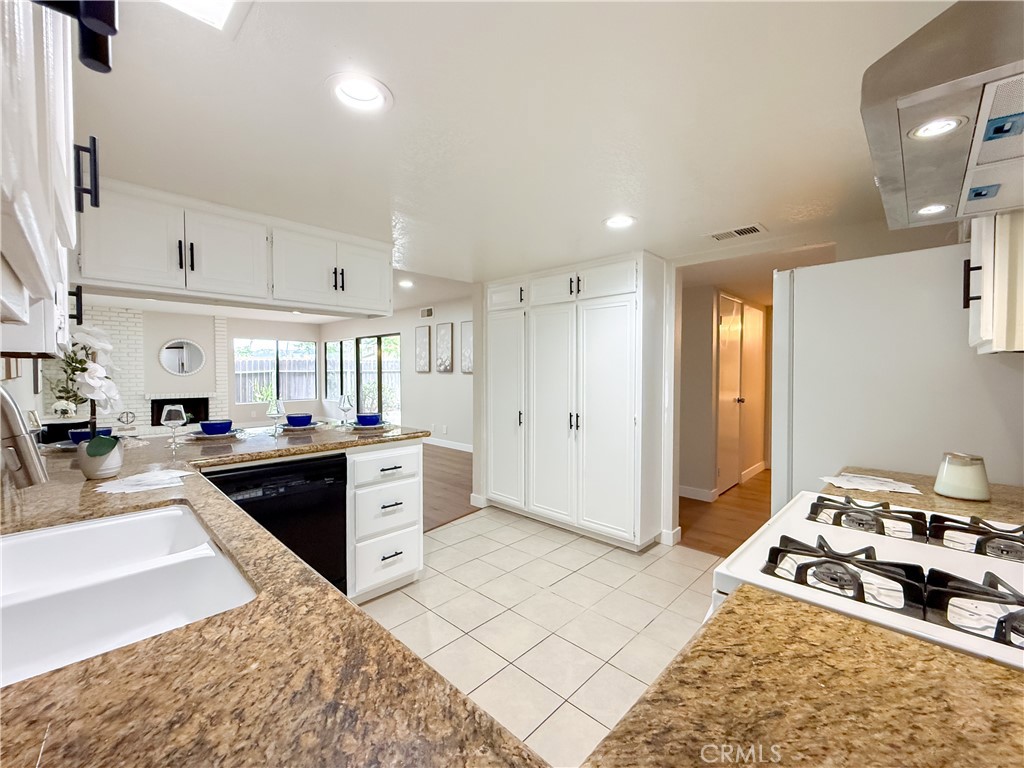 1034 E Romney Drive Property Photo 14