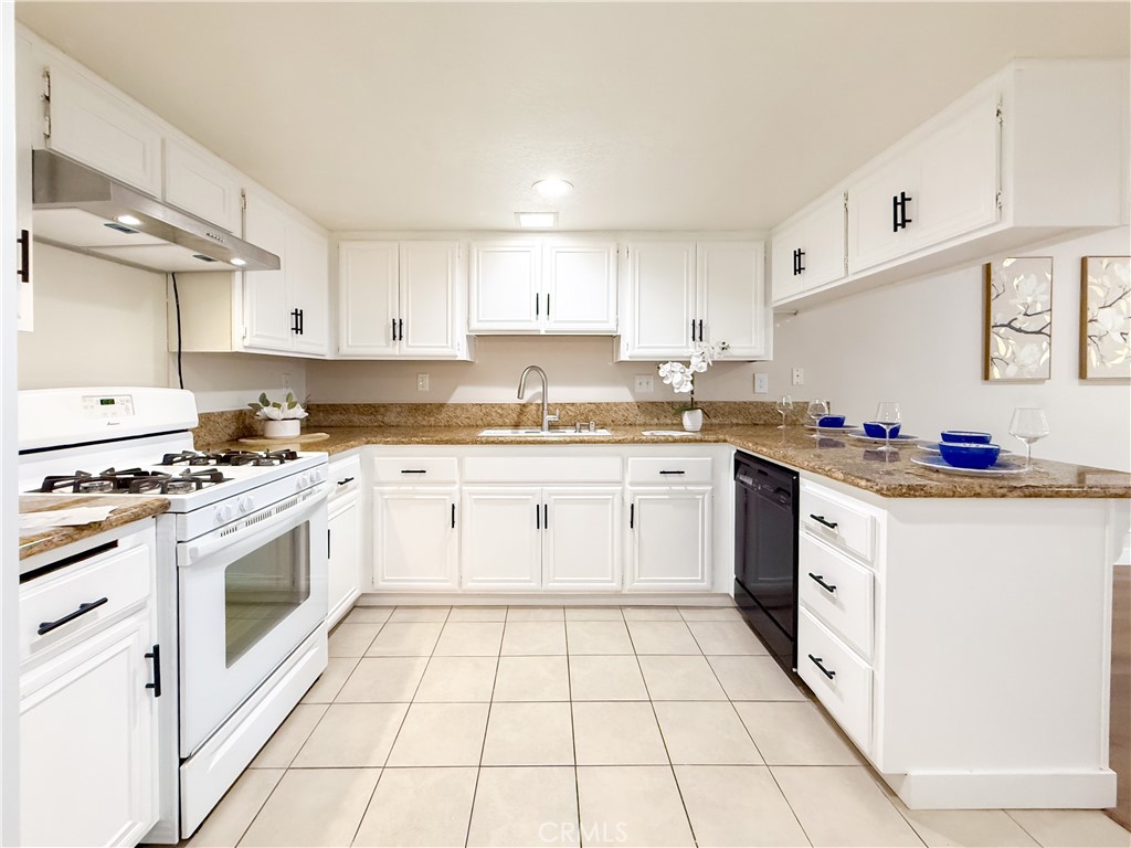 1034 E Romney Drive Property Photo 17