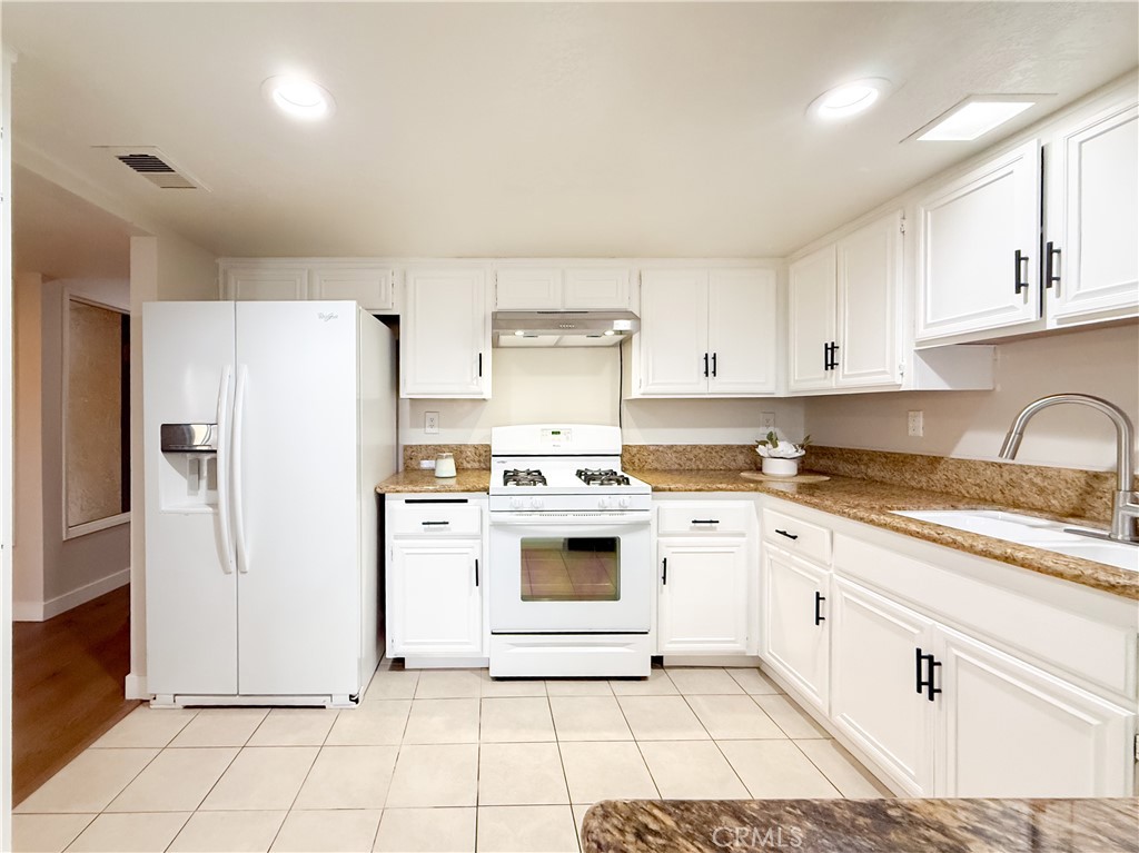 1034 E Romney Drive Property Photo 18