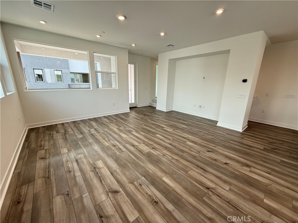 693 S Lyon Street Property Photo 7