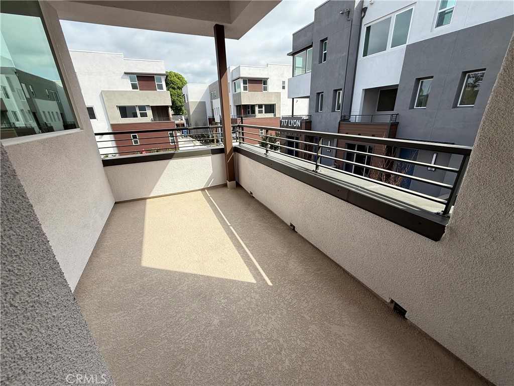 693 S Lyon Street Property Photo 11