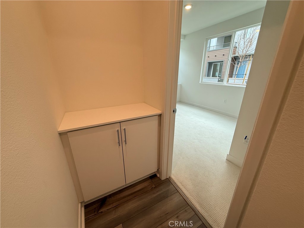 693 S Lyon Street Property Photo 12