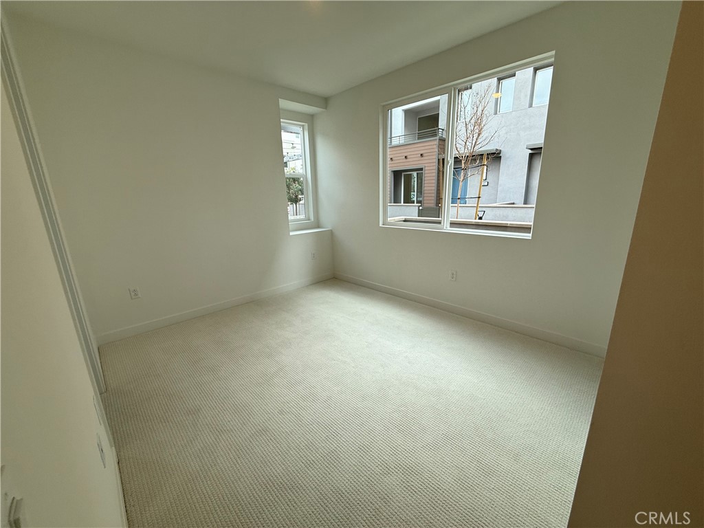 693 S Lyon Street Property Photo 13