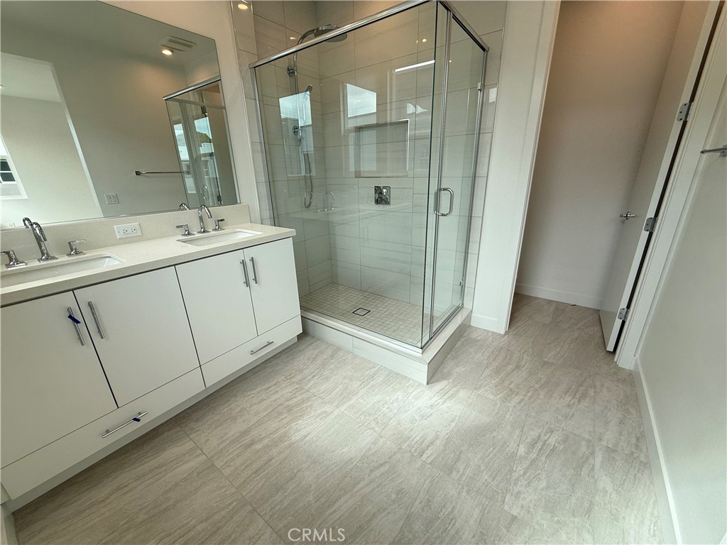 693 S Lyon Street Property Photo 17