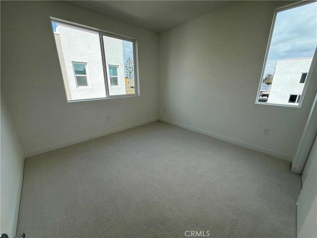 693 S Lyon Street Property Photo 21