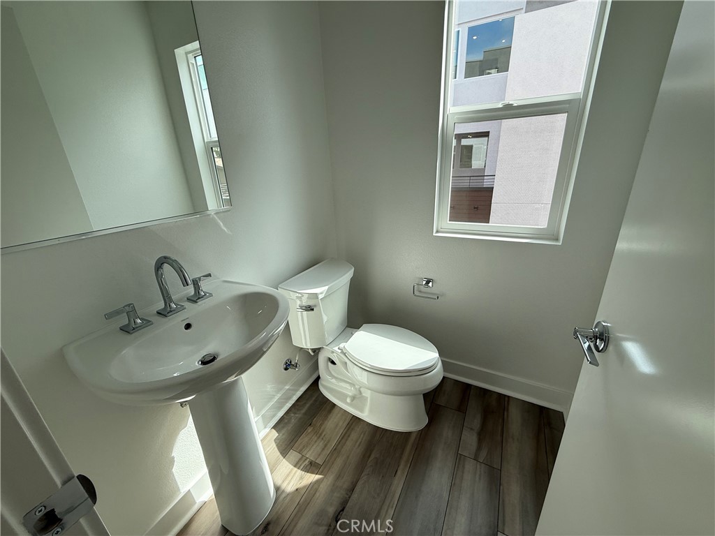 693 S Lyon Street Property Photo 23