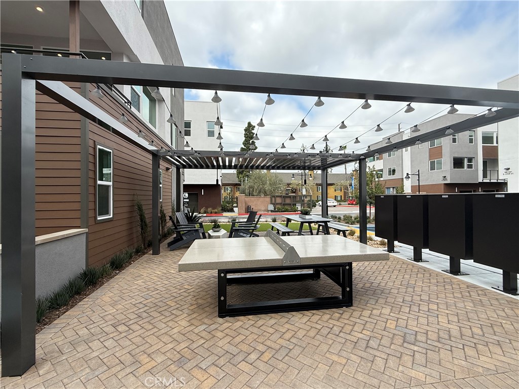 693 S Lyon Street Property Photo 25