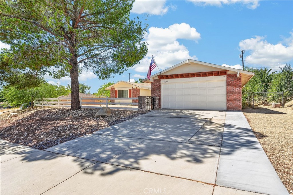 16949 Lorene Drive Property Photo 1