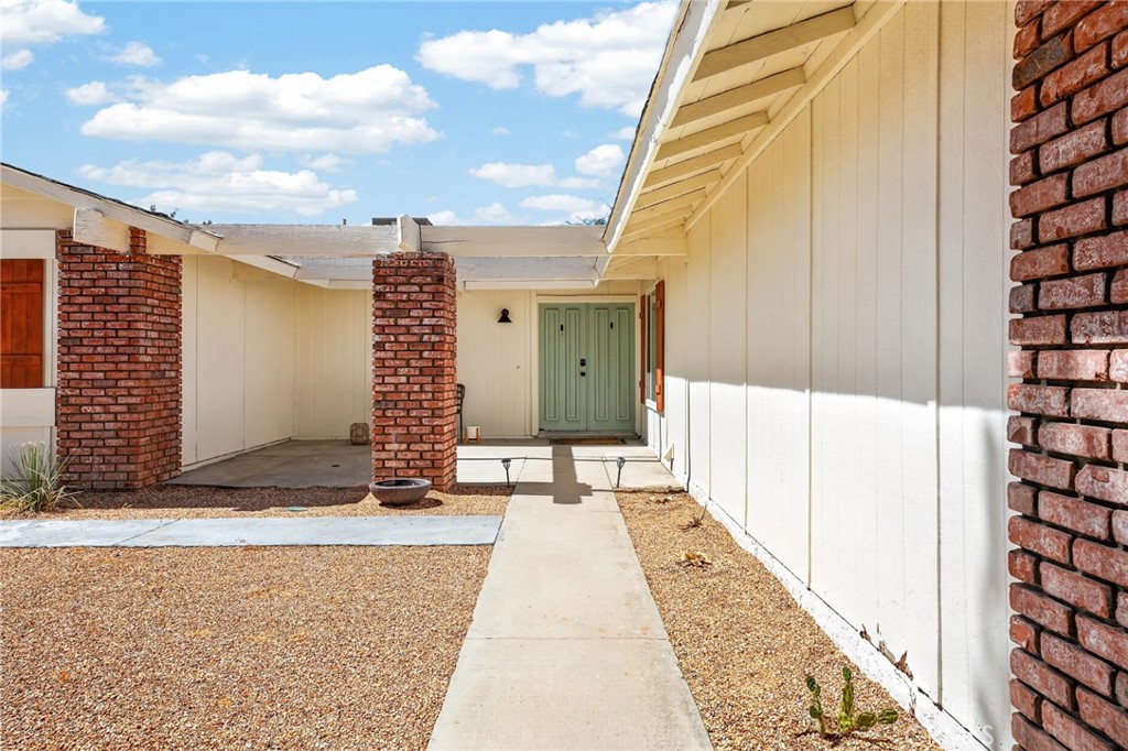 16949 Lorene Drive Property Photo 3