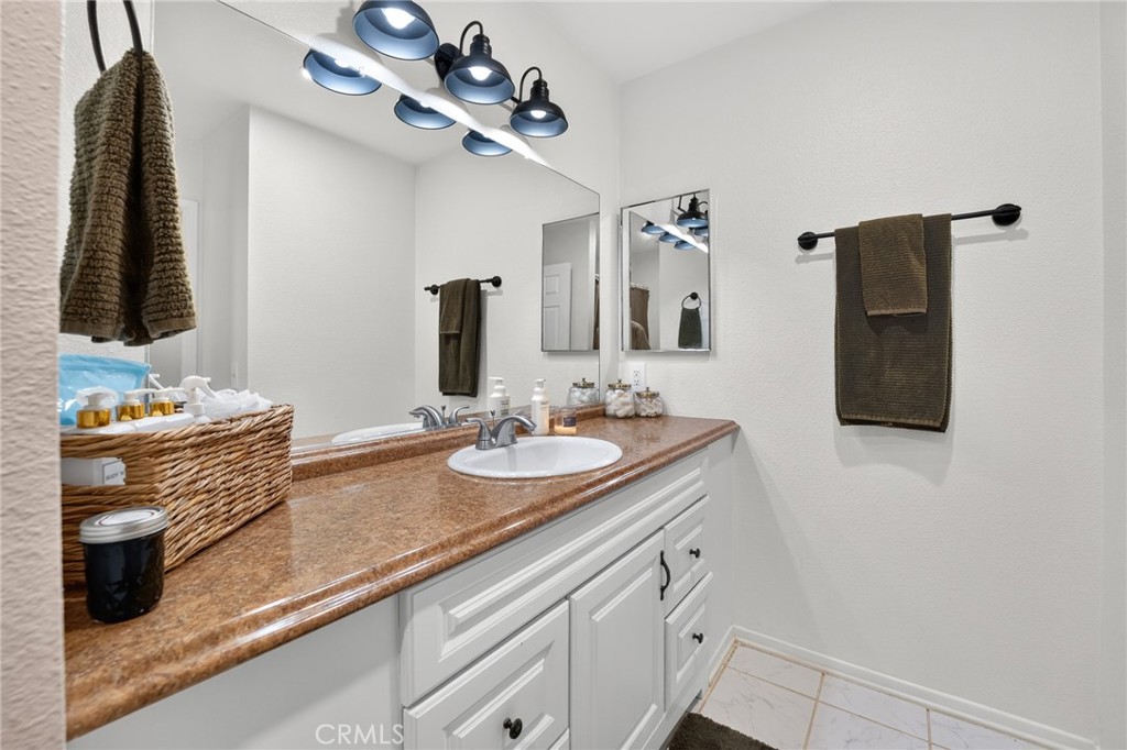 16949 Lorene Drive Property Photo 18