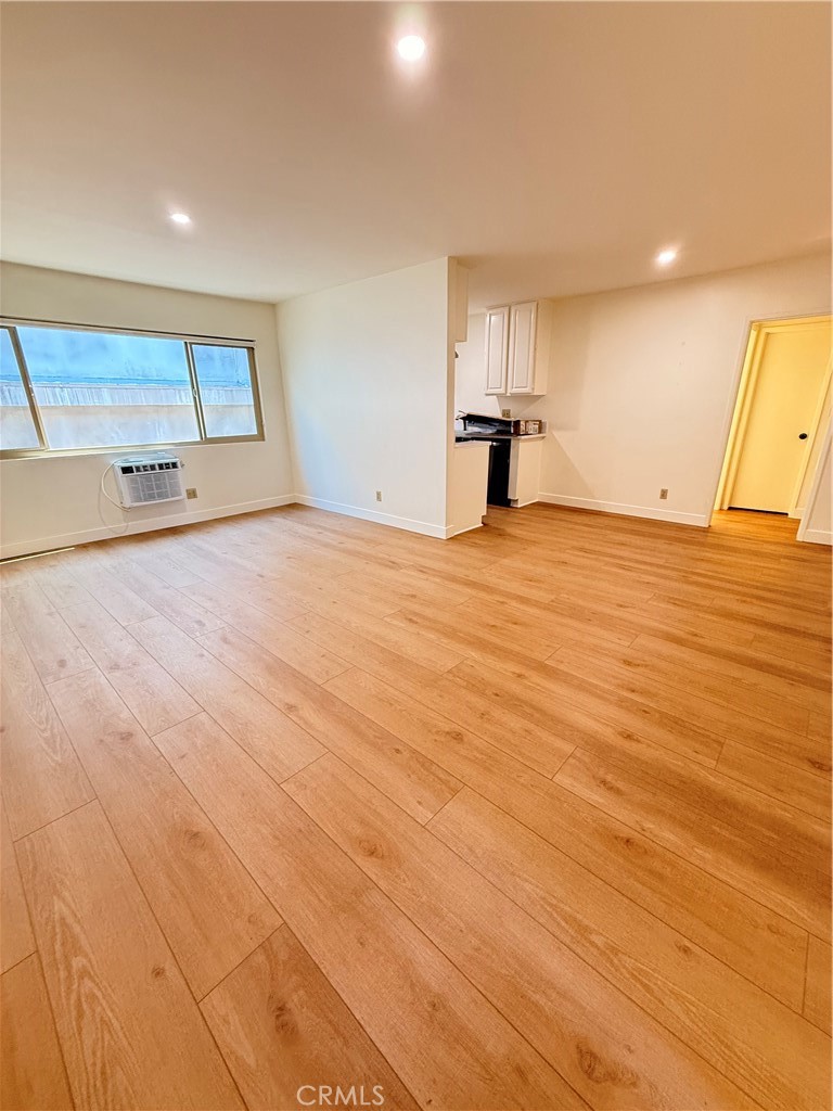 1651 Golden Gate 5 Property Photo 2