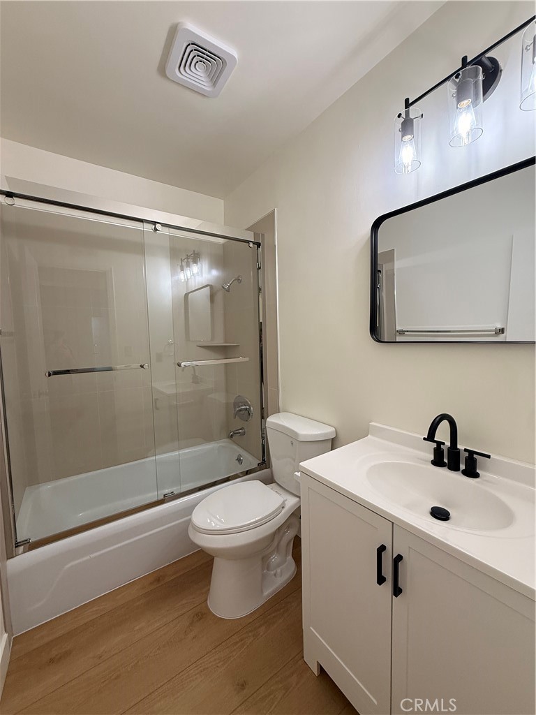 1651 Golden Gate 5 Property Photo 4