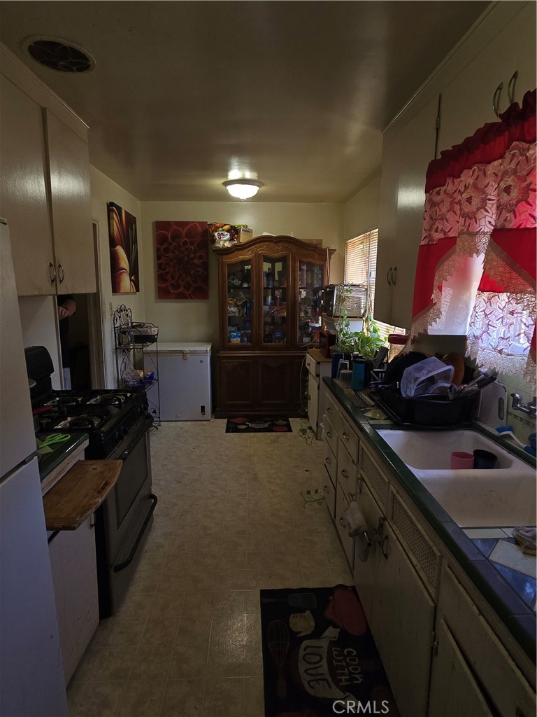3309 3311 Brockton Ave Property Photo 27