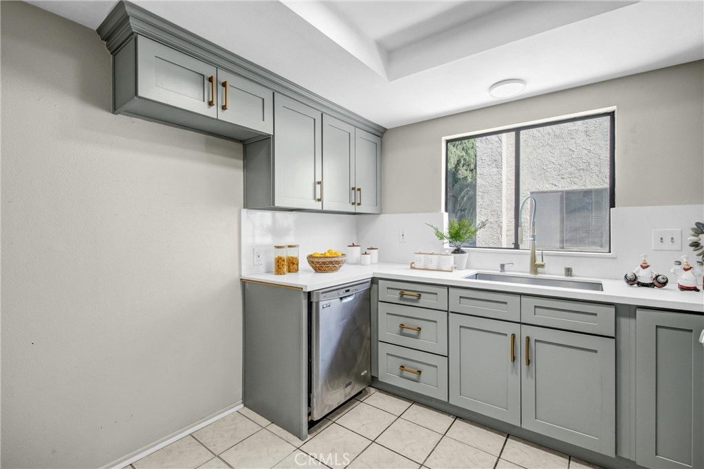 218 Avondale Avenue D Property Photo 8
