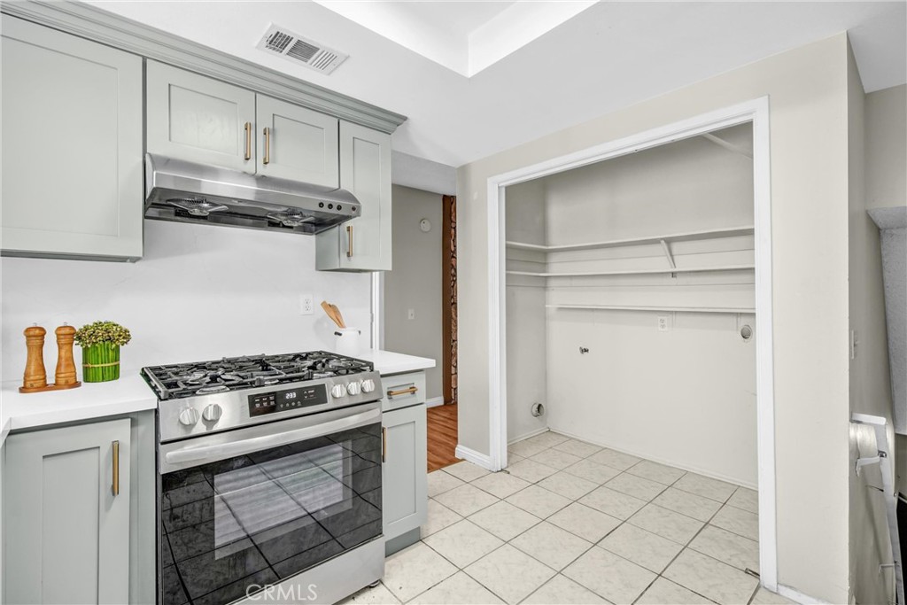 218 Avondale Avenue D Property Photo 9
