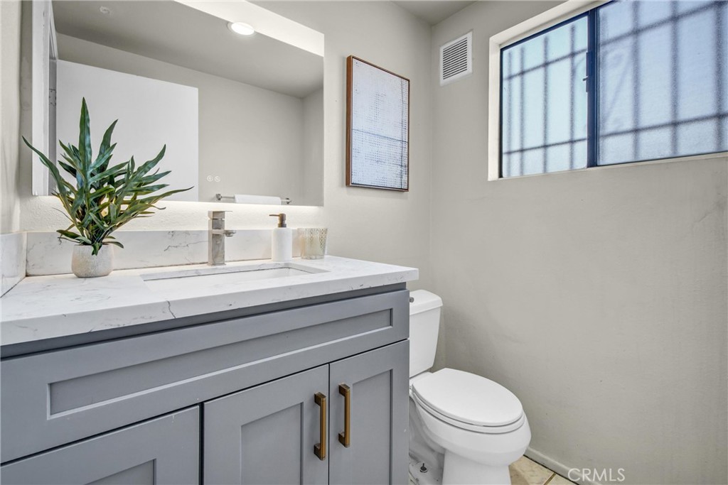 218 Avondale Avenue D Property Photo 10