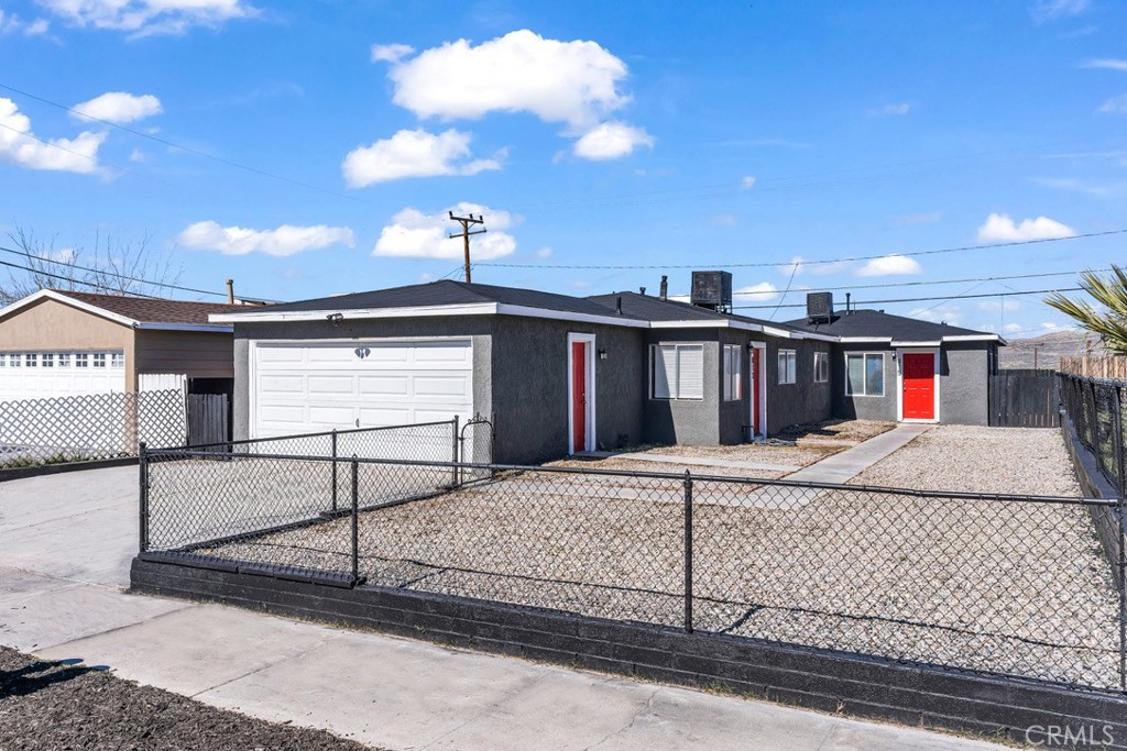 813 E Fredricks Street Property Photo 1