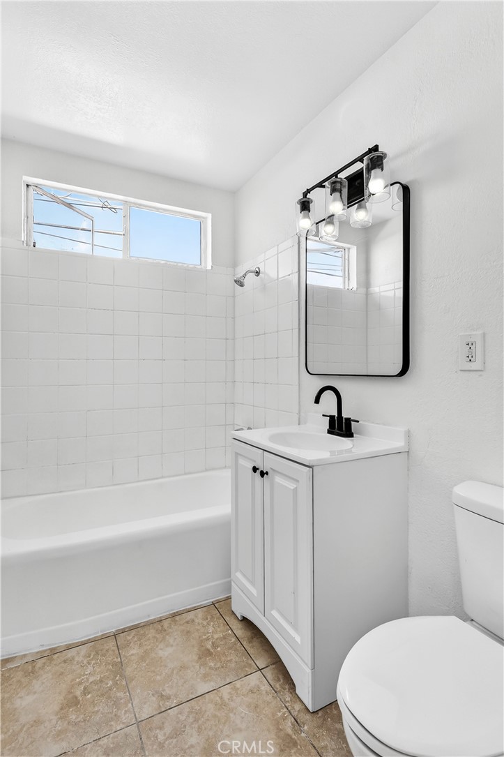 813 E Fredricks Street Property Photo 5