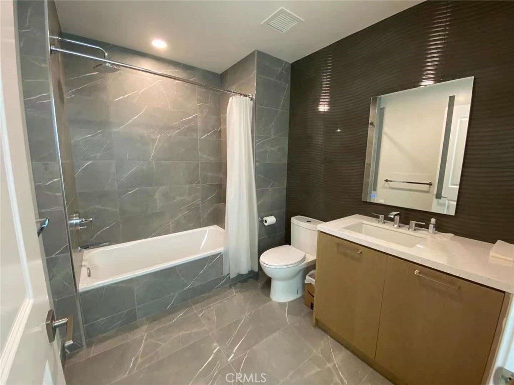 400 S Broadway 505 Property Photo 6