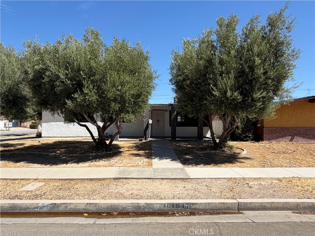 1047 W Avenue H6 Property Photo 1