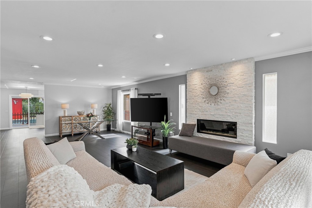 7946 Aqua Mansa Road Property Photo 2