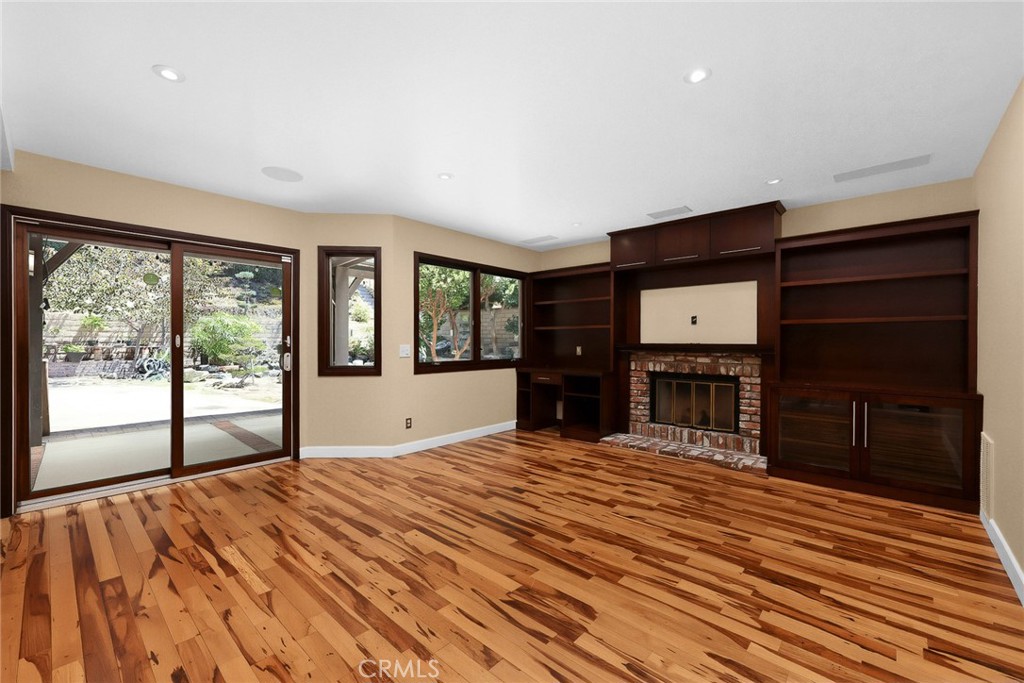 21111 Valleyview Drive Property Photo 9
