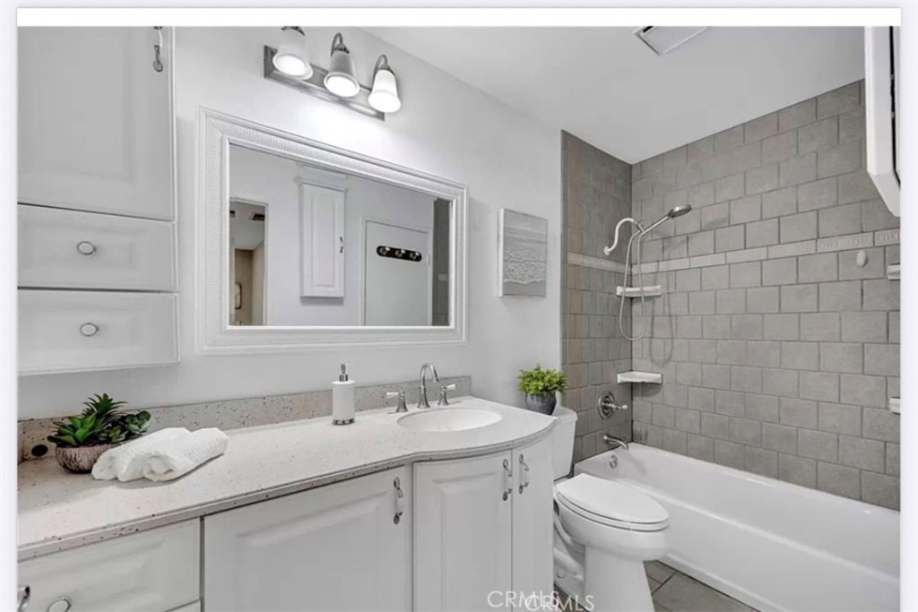 21760 Laurelrim Dr Unit A Property Photo 4