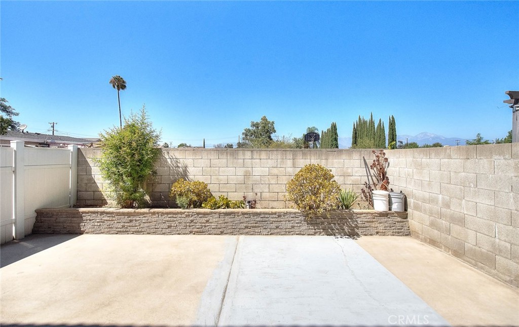 353 E Phillips Property Photo 35