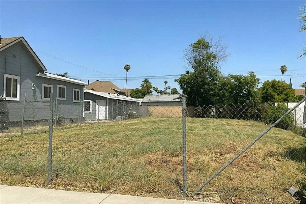 348 N Palomares Property Photo 3