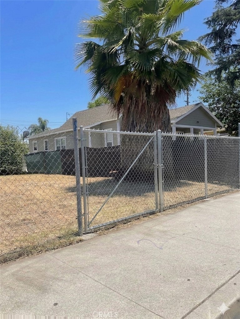 348 N Palomares Property Photo 4
