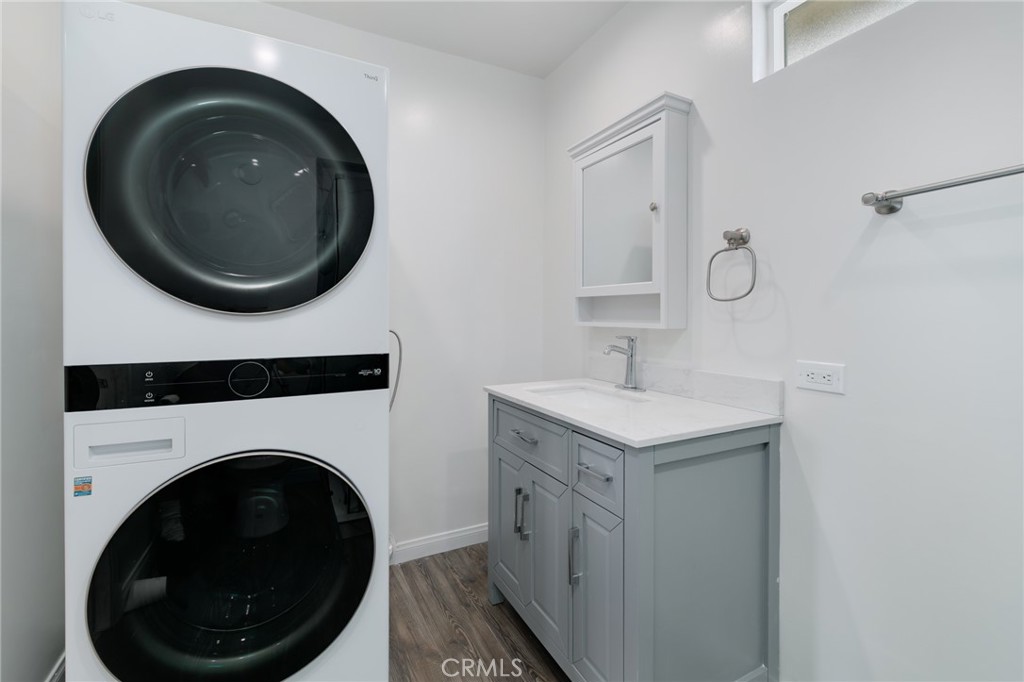 2128 Oak Crest Property Photo 12
