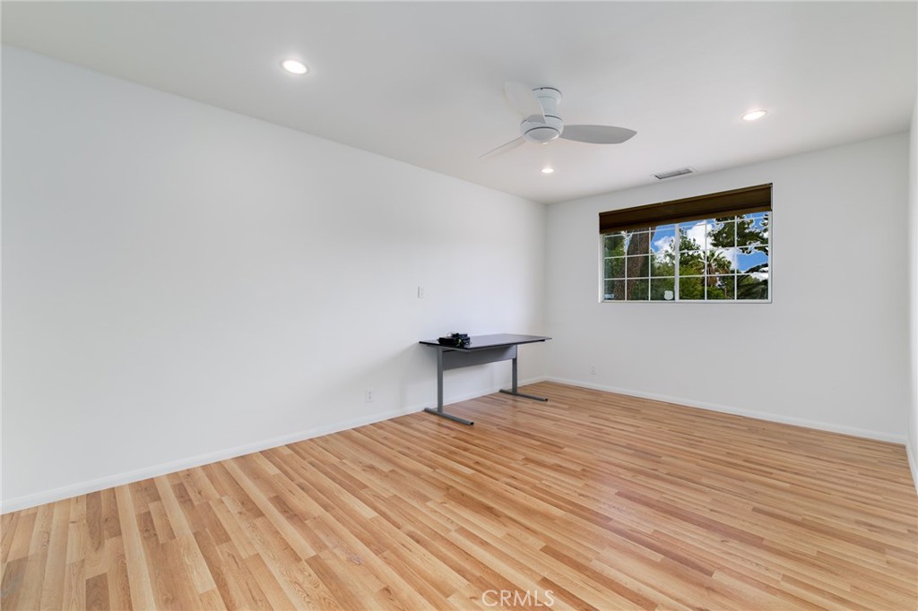 2128 Oak Crest Property Photo 14