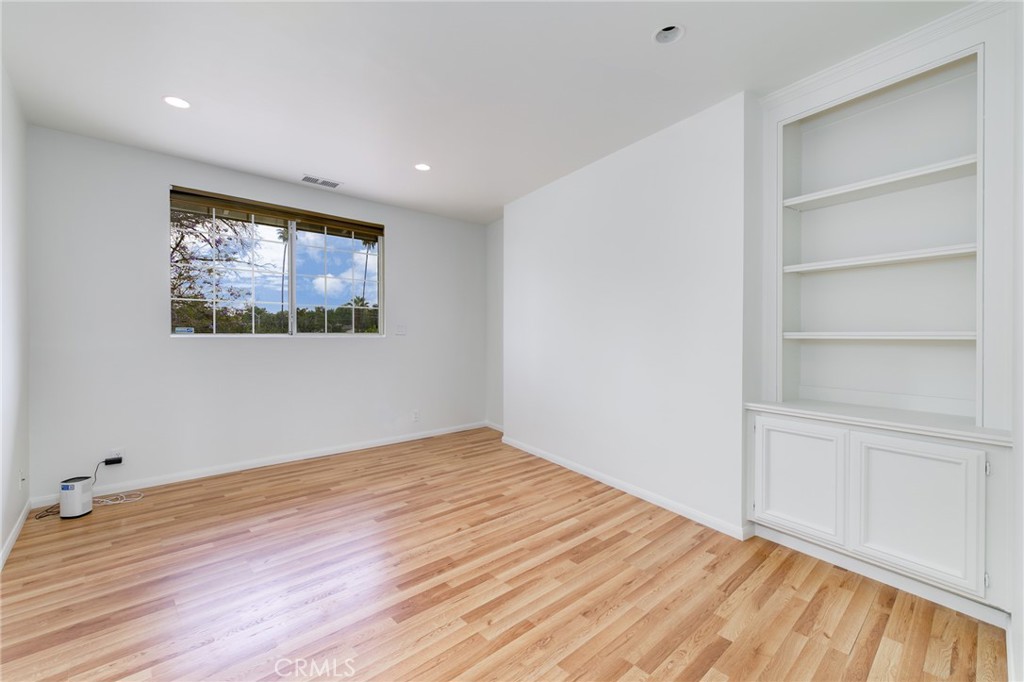 2128 Oak Crest Property Photo 18