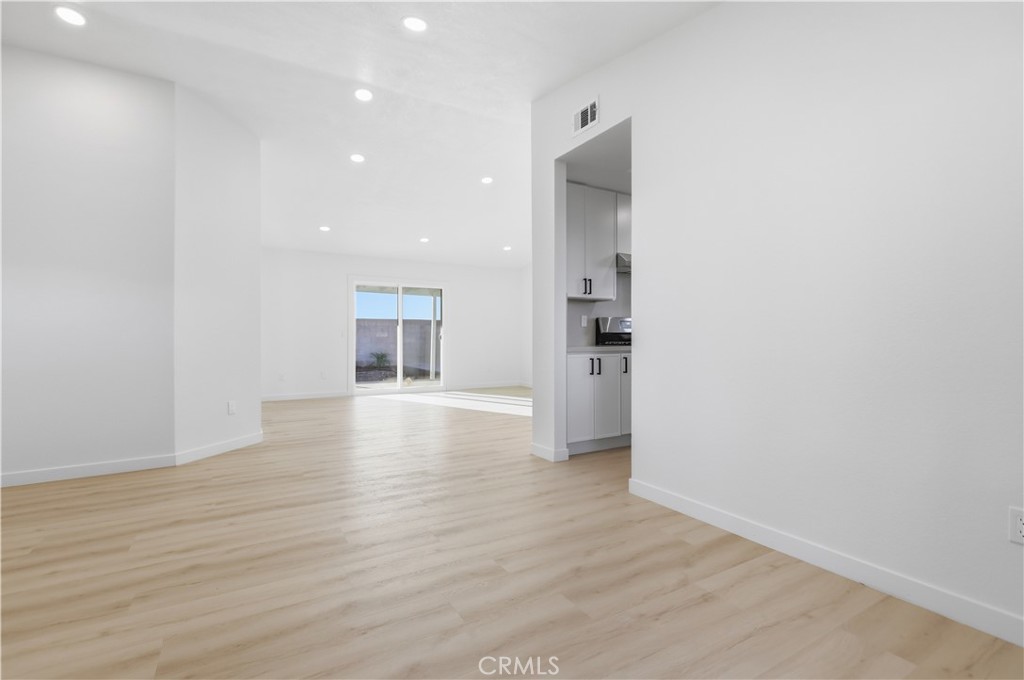 6405 N Ventura Avenue Property Photo 7