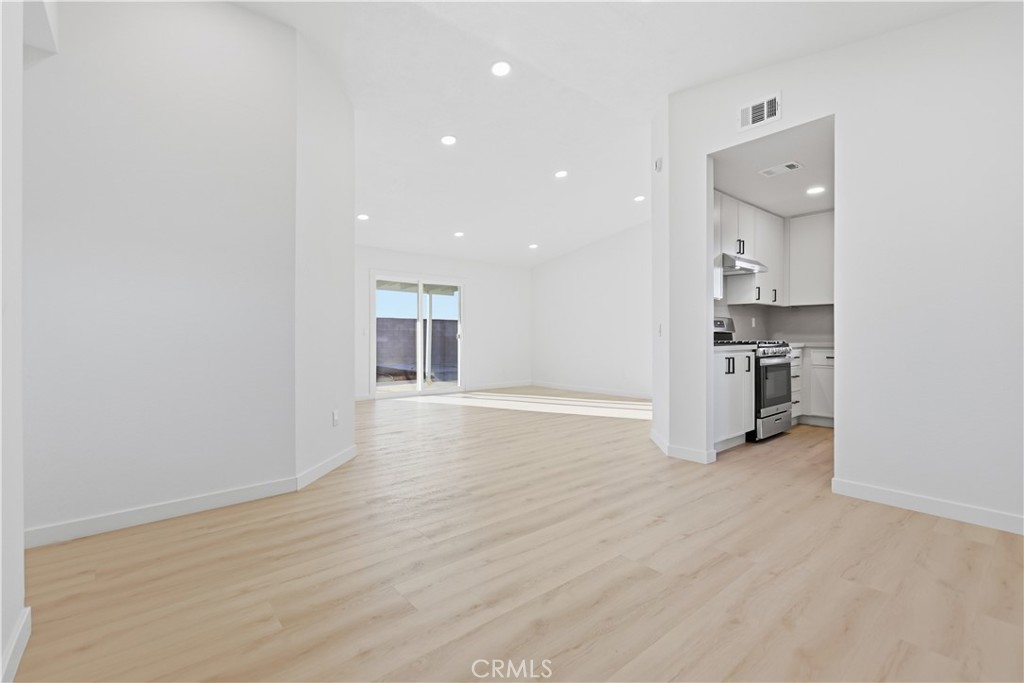 6405 N Ventura Avenue Property Photo 8