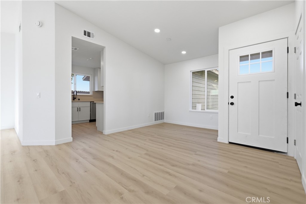 6405 N Ventura Avenue Property Photo 9