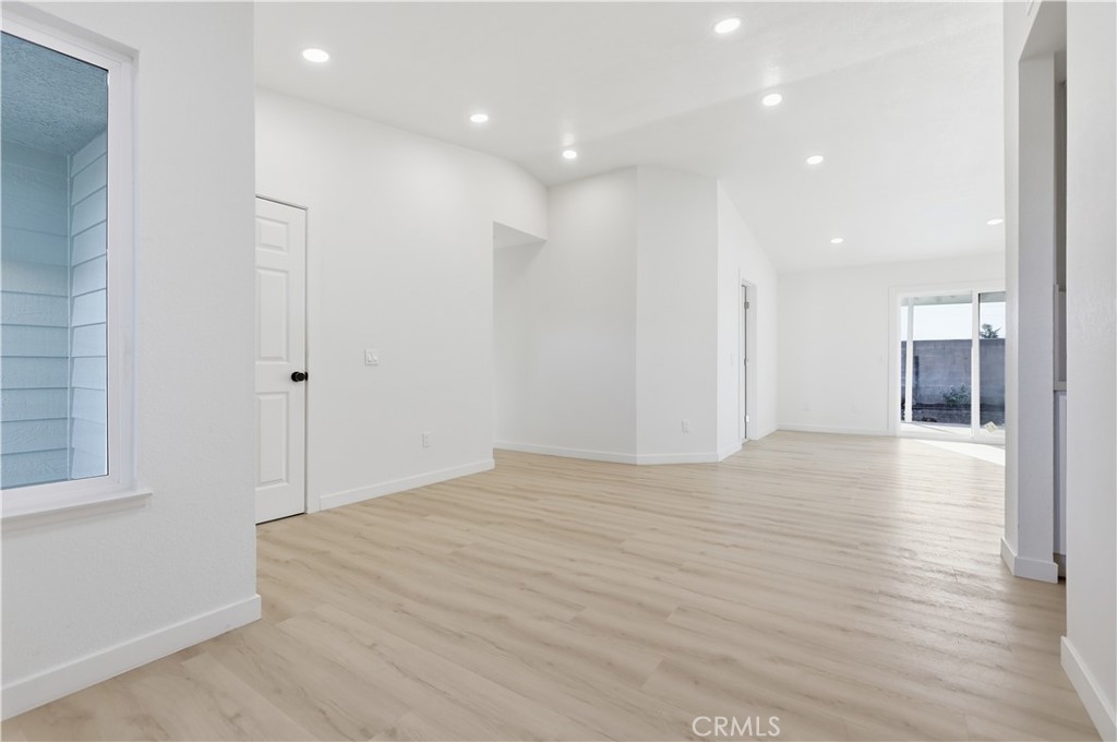6405 N Ventura Avenue Property Photo 11