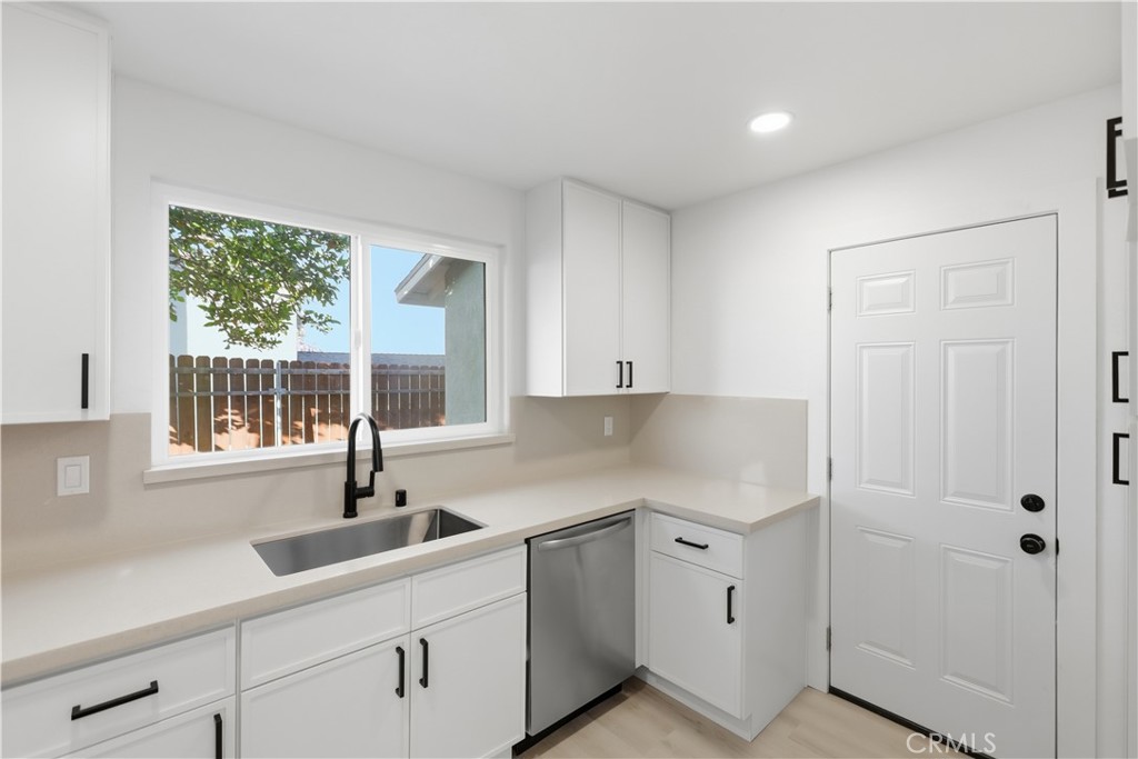 6405 N Ventura Avenue Property Photo 13