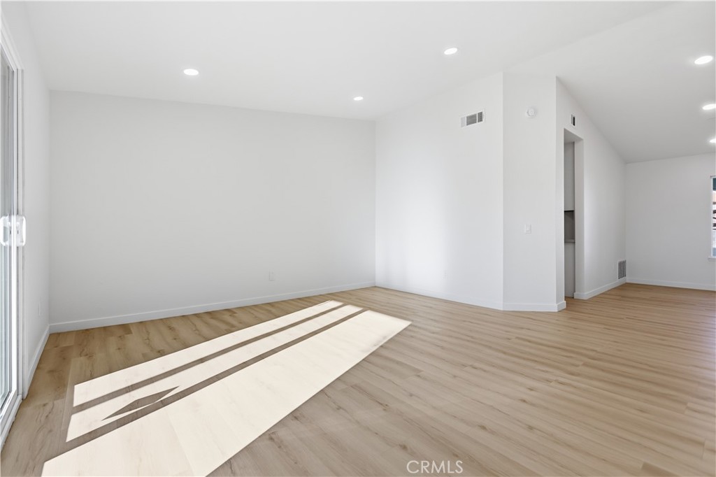 6405 N Ventura Avenue Property Photo 15