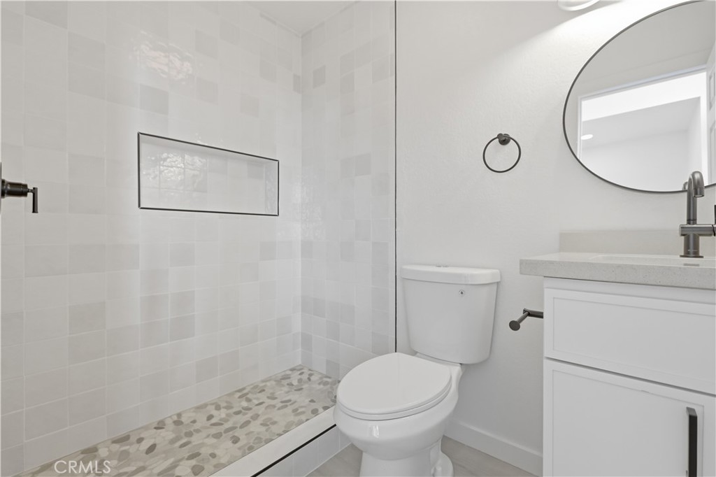 6405 N Ventura Avenue Property Photo 29