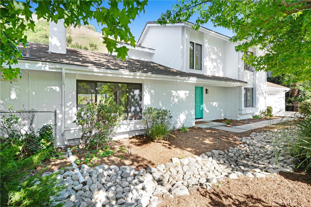 3160 Gotera Property Photo 4