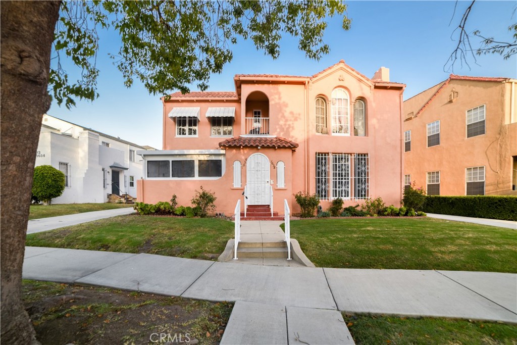1036 S Citrus Avenue Property Photo 1