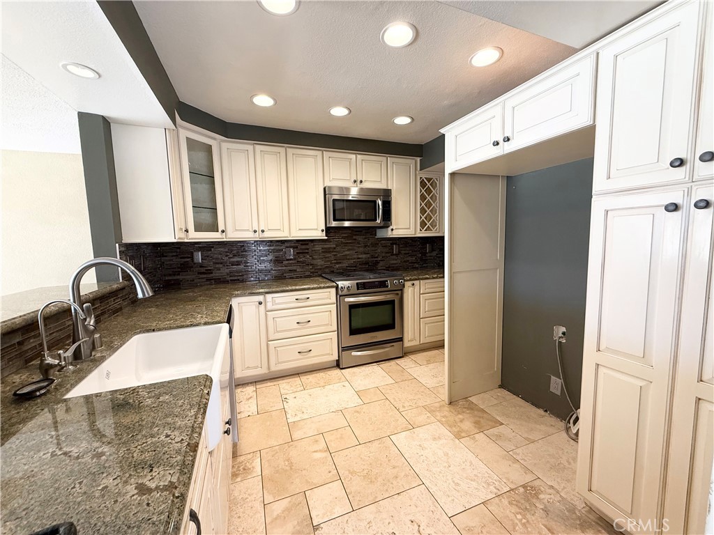 3382 Tempe Drive Property Photo 6