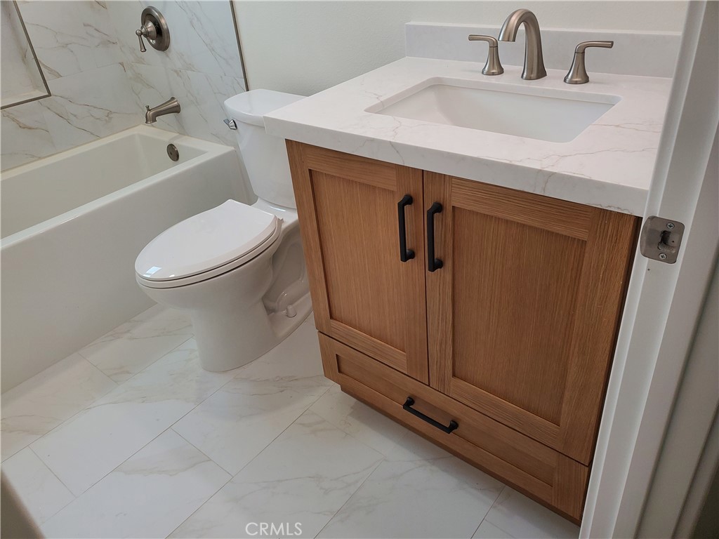 553 E Bellgrove Street Property Photo 7