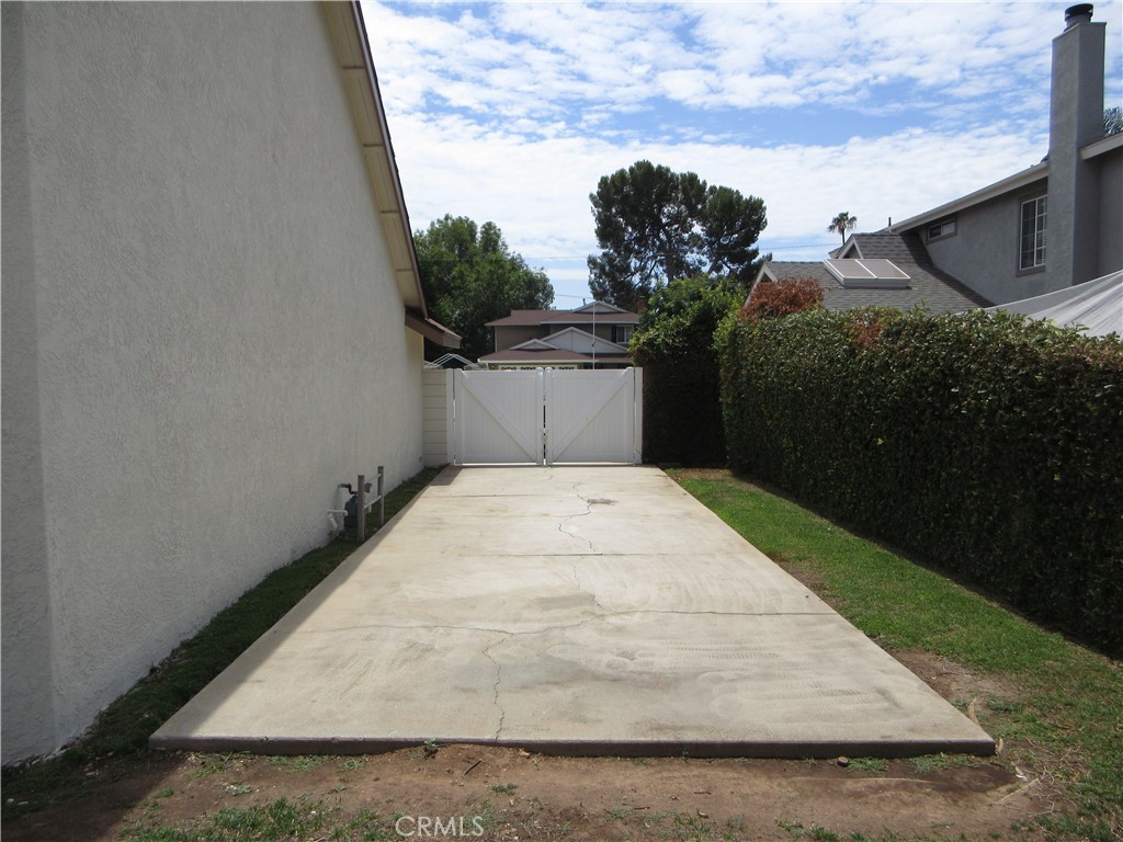 553 E Bellgrove Street Property Photo 15