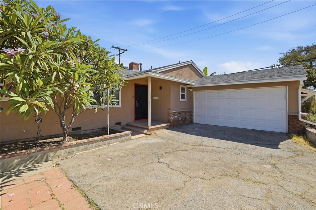 239 E Cypress Property Photo 2
