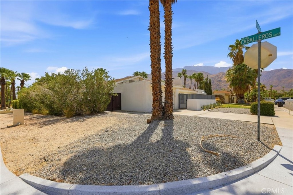 985 E El Cid Property Photo 3