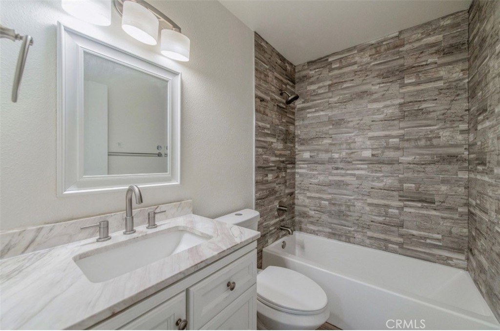 16417 Applegate Drive Property Photo 6