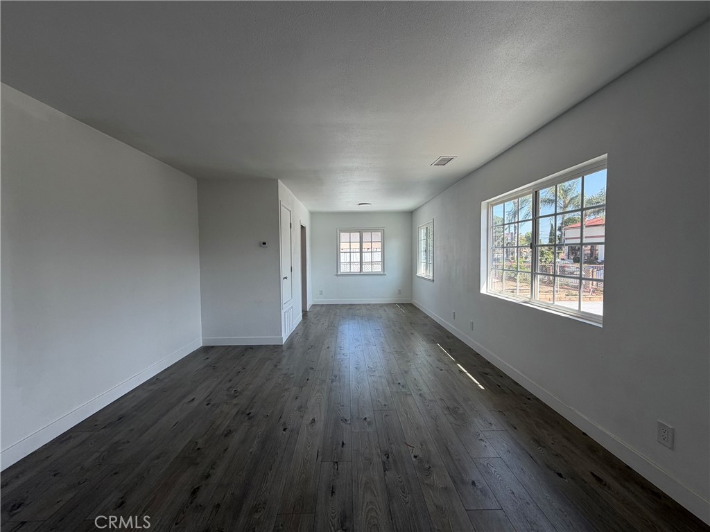 11583 Embree Property Photo 4