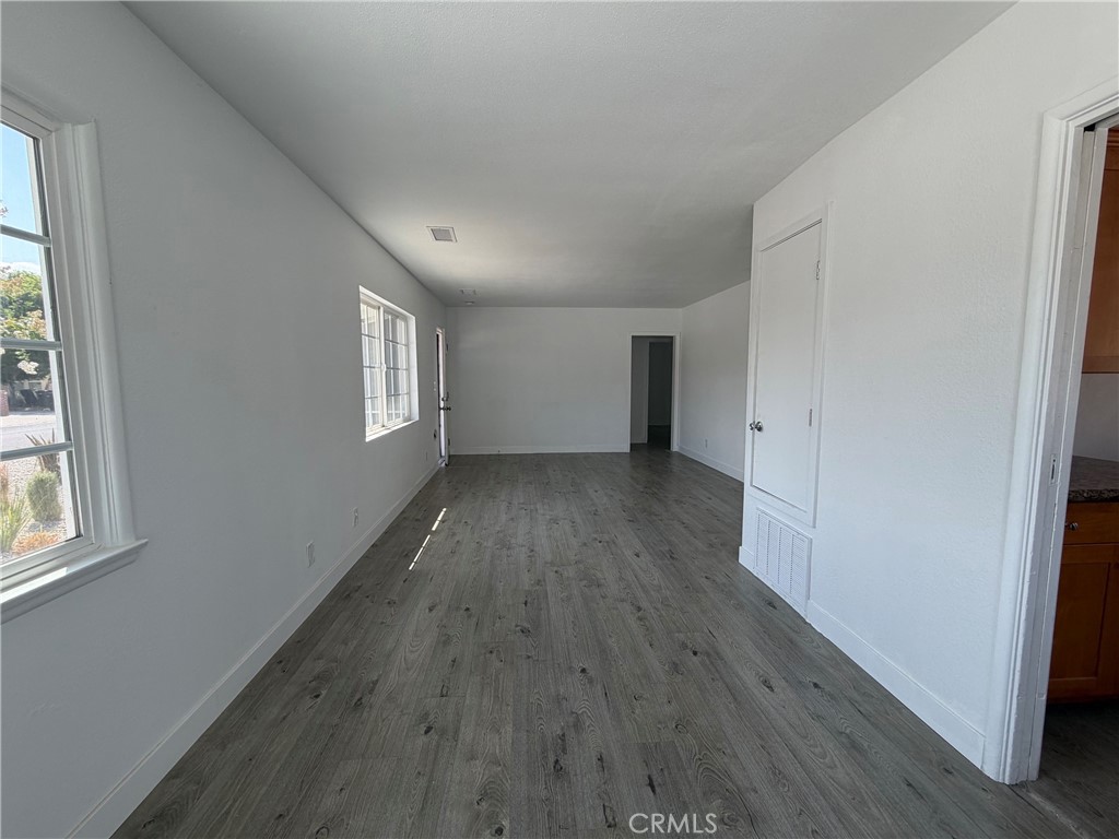 11583 Embree Property Photo 5